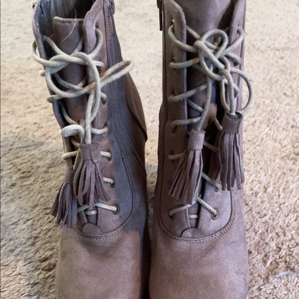 Heeled boots